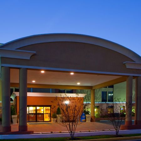 Holiday Inn Express Fairfax-Arlington Boulevard By Ihg Exterior photo