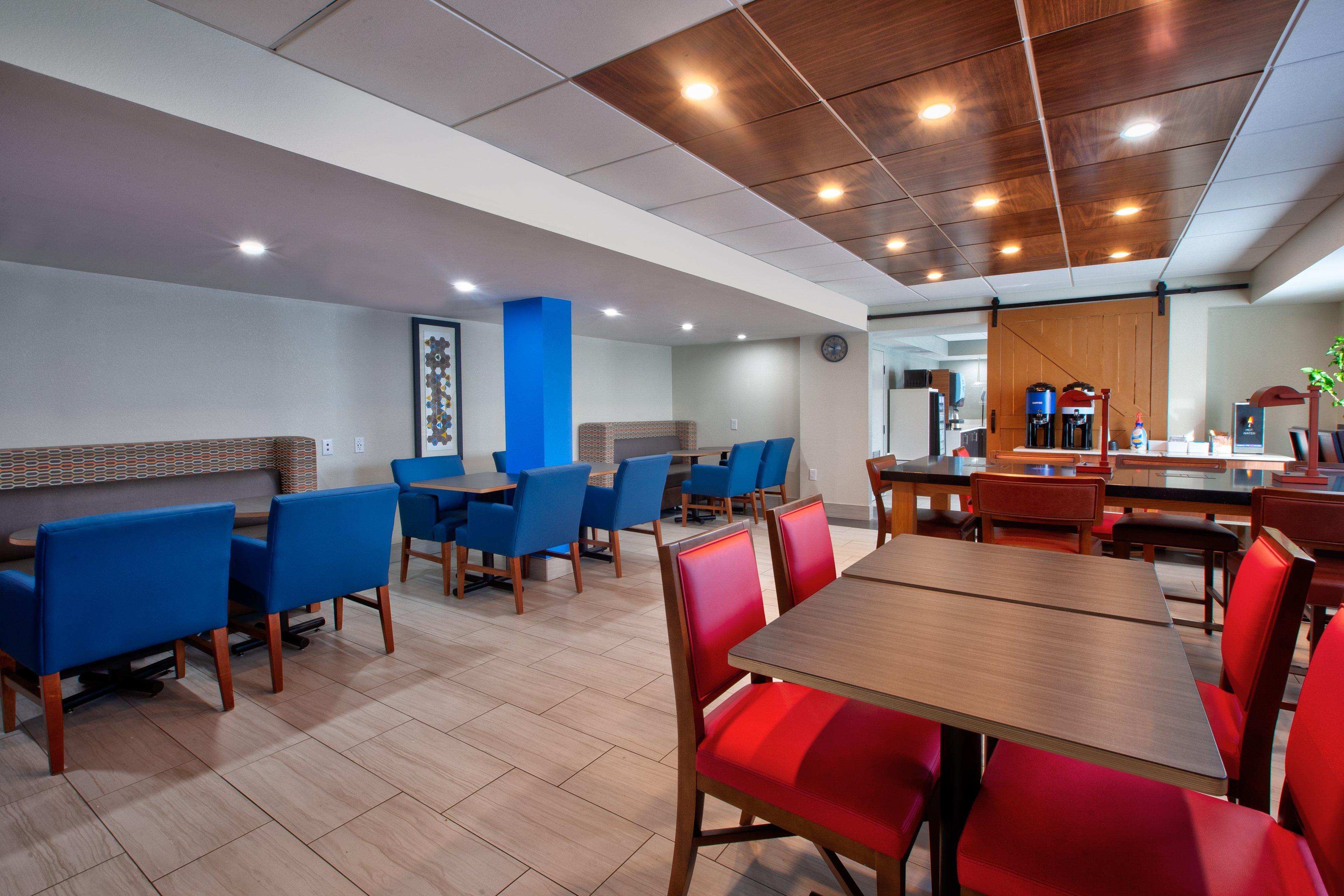 Holiday Inn Express Fairfax-Arlington Boulevard By Ihg Exterior photo
