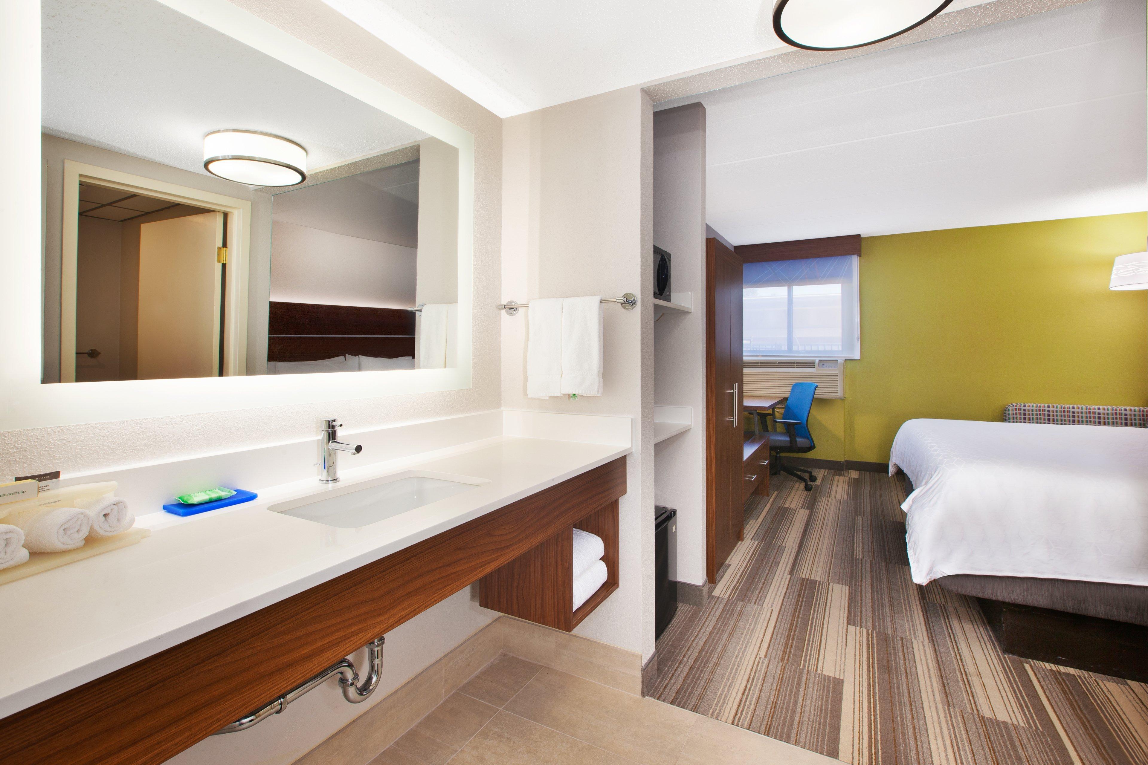 Holiday Inn Express Fairfax-Arlington Boulevard By Ihg Exterior photo