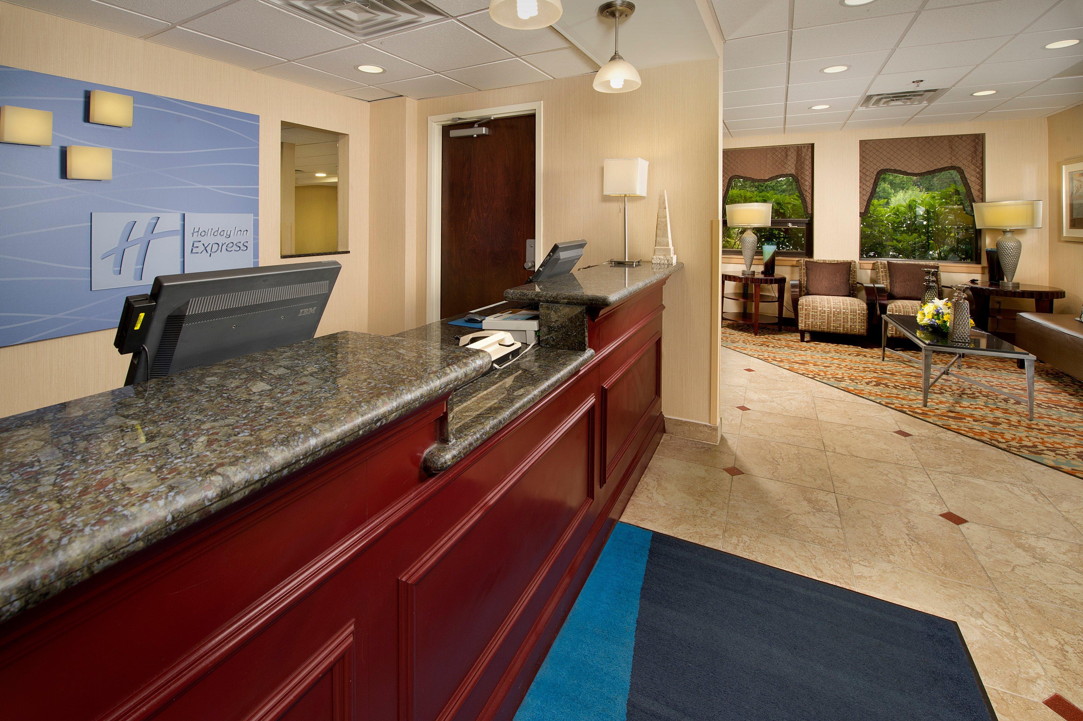Holiday Inn Express Fairfax-Arlington Boulevard By Ihg Exterior photo