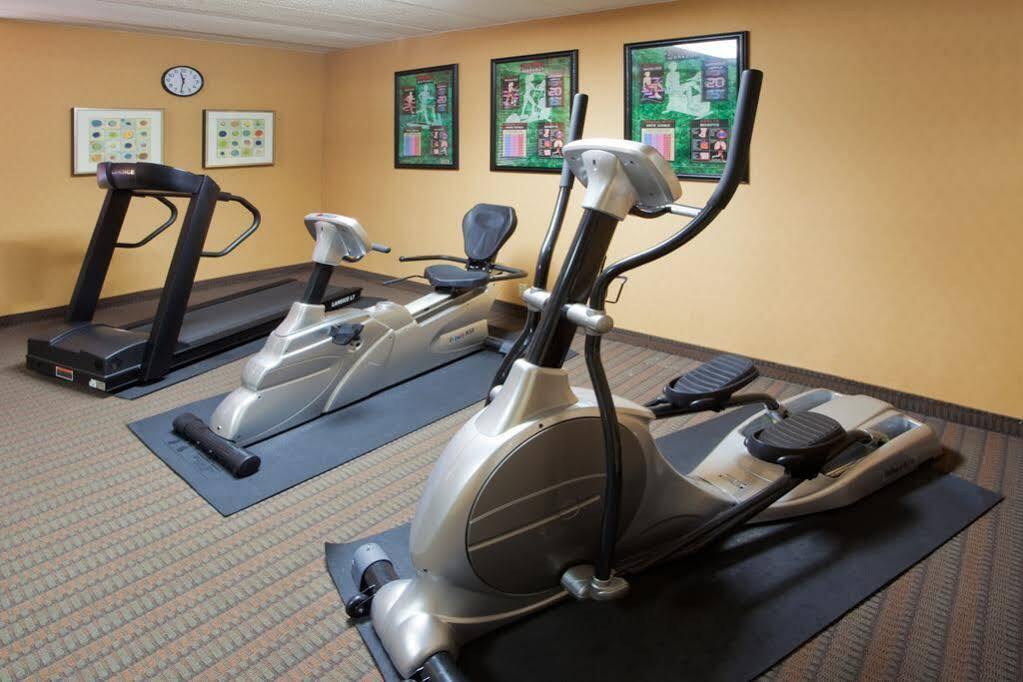 Holiday Inn Express Fairfax-Arlington Boulevard By Ihg Exterior photo